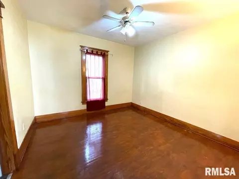 403 S Sycamore St, Centralia, IL 62801 photo 10