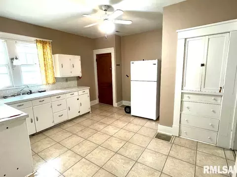 403 S Sycamore St, Centralia, IL 62801 photo 7