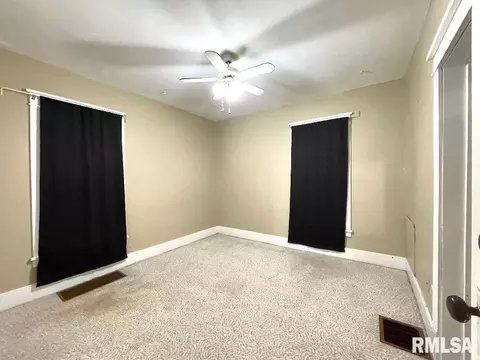 403 S Sycamore St, Centralia, IL 62801 photo 9