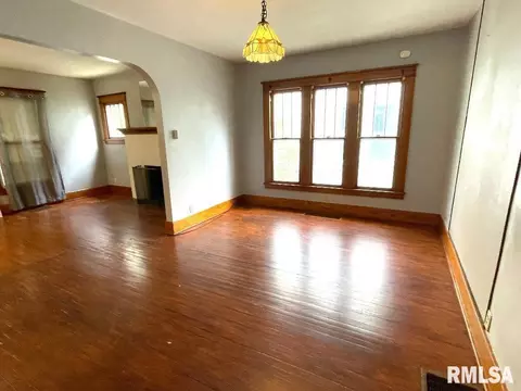 403 S Sycamore St, Centralia, IL 62801 photo 5