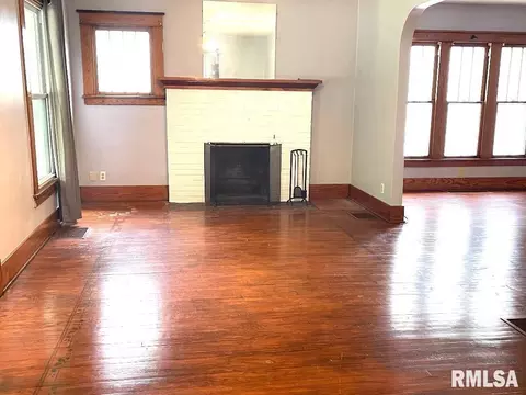 403 S Sycamore St, Centralia, IL 62801 photo 4