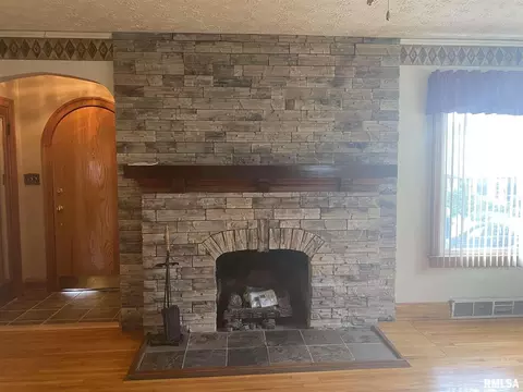 200 E Bennett, Salem, IL 62881 photo 7