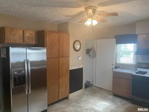 200 E Bennett, Salem, IL 62881 photo 15