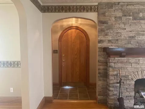 200 E Bennett, Salem, IL 62881 photo 3