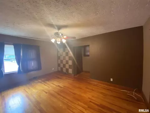 200 E Bennett, Salem, IL 62881 photo 33