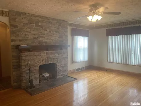 200 E Bennett, Salem, IL 62881 photo 5