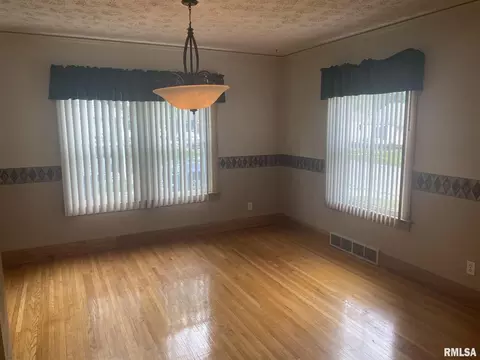 200 E Bennett, Salem, IL 62881 photo 10
