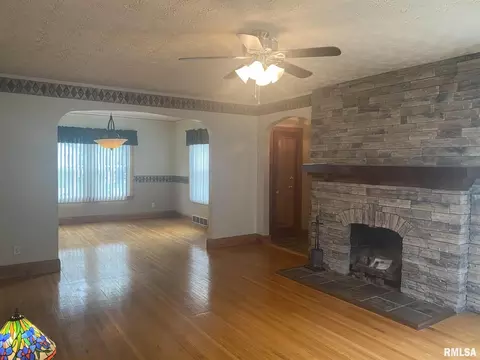 200 E Bennett, Salem, IL 62881 photo 6