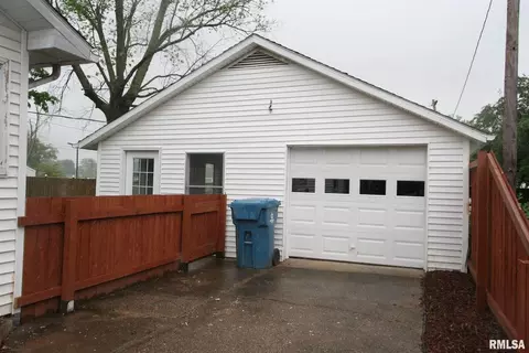 137 11th St, Carmi, IL 62821 photo 14