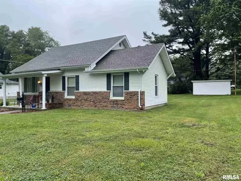 612 Basinger St, Eldorado, IL 62930 photo 2