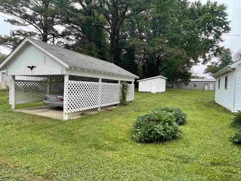 612 Basinger St, Eldorado, IL 62930 photo 16