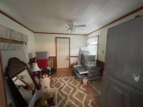 612 Basinger St, Eldorado, IL 62930 photo 9