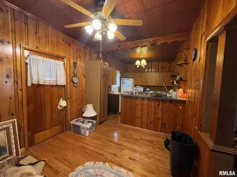 612 Basinger St, Eldorado, IL 62930 photo 7
