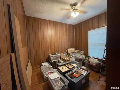 612 Basinger St, Eldorado, IL 62930 photo 12