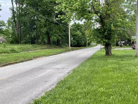 602 N State St, Christopher, IL 62822 photo 9