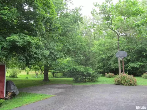 604 E Bryan St, Salem, IL 62881 photo 32