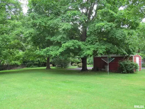 604 E Bryan St, Salem, IL 62881 photo 35