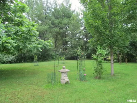 604 E Bryan St, Salem, IL 62881 photo 40