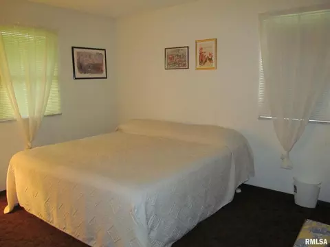 604 E Bryan St, Salem, IL 62881 photo 19