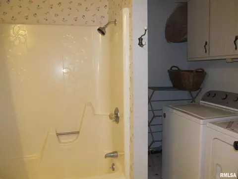 604 E Bryan St, Salem, IL 62881 photo 23