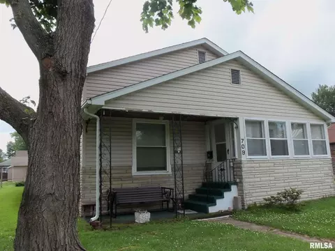 709 S Mulkey St, Christopher, IL 62822 photo 1