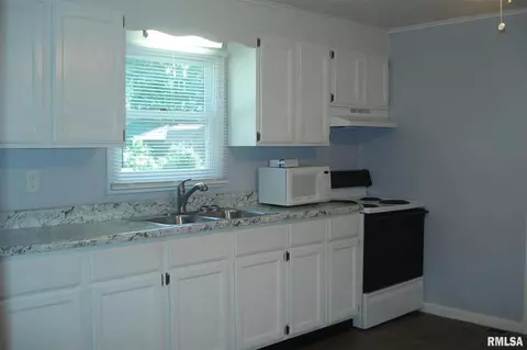 1312 W Harrison St, Herrin, IL 62948 photo 4