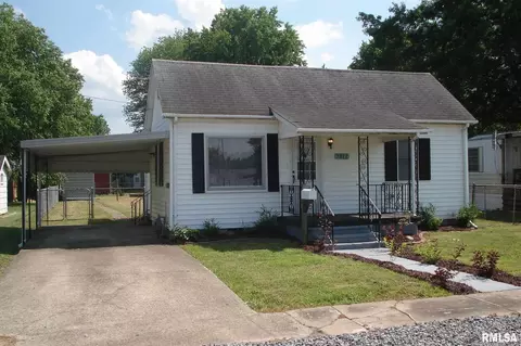 1312 W Harrison St, Herrin, IL 62948 photo 1