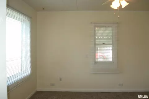 1312 W Harrison St, Herrin, IL 62948 photo 9
