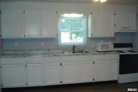 1312 W Harrison St, Herrin, IL 62948 photo 5
