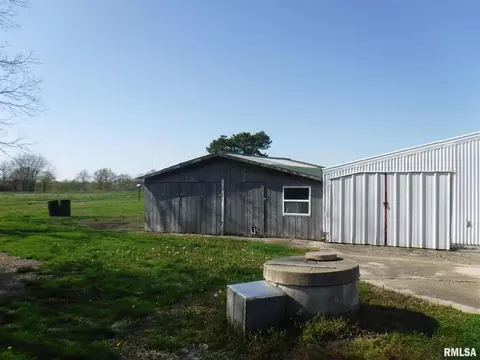 847 Cemetery Rd, Sandoval, IL 62882 photo 2