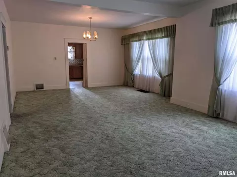 623 S Hickory St, Centralia, IL 62801 photo 6