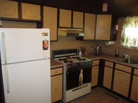 404 W Harrison St, Christopher, IL 62822 photo 7