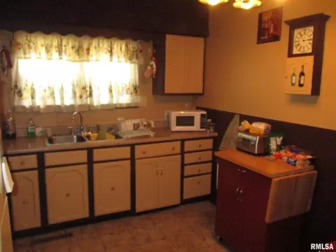 404 W Harrison St, Christopher, IL 62822 photo 8