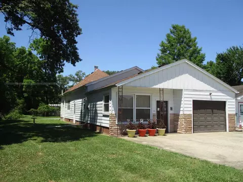 404 W Harrison St, Christopher, IL 62822 photo 3
