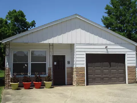 404 W Harrison St, Christopher, IL 62822 photo 4