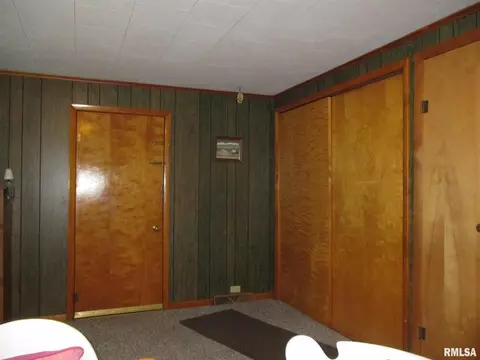 404 W Harrison St, Christopher, IL 62822 photo 9