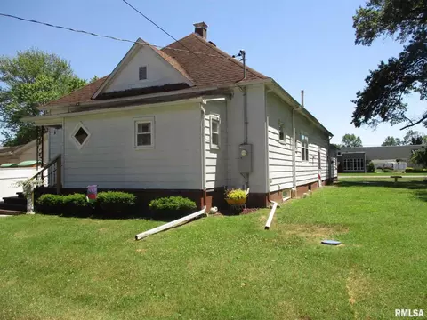 404 W Harrison St, Christopher, IL 62822 photo 2