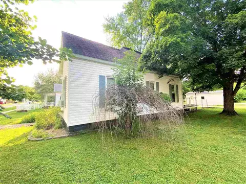 502 W 3rd St, Flora, IL 62839 photo 3