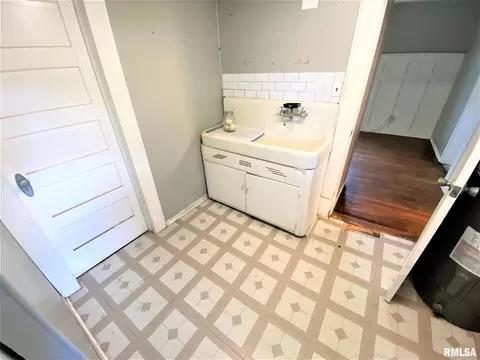 502 W 3rd St, Flora, IL 62839 photo 30