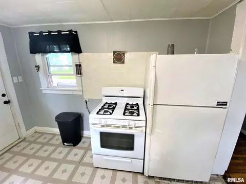 502 W 3rd St, Flora, IL 62839 photo 35