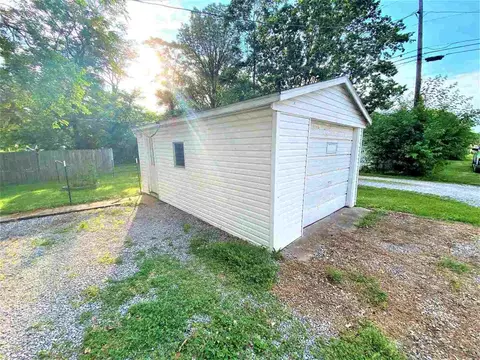 502 W 3rd St, Flora, IL 62839 photo 8
