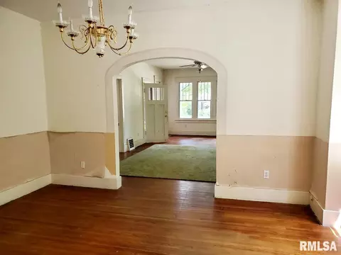 423 E 5th St, Centralia, IL 62801 photo 9