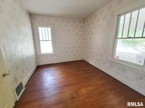 423 E 5th St, Centralia, IL 62801 photo 12