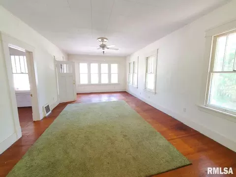 423 E 5th St, Centralia, IL 62801 photo 10