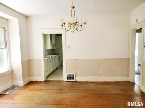 423 E 5th St, Centralia, IL 62801 photo 8