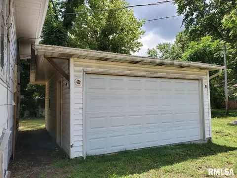 423 E 5th St, Centralia, IL 62801 photo 4