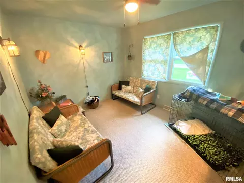 636 W 7th St, Flora, IL 62839 photo 24