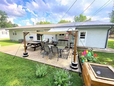 636 W 7th St, Flora, IL 62839 photo 8