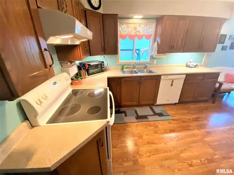 636 W 7th St, Flora, IL 62839 photo 15