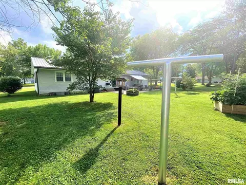 636 W 7th St, Flora, IL 62839 photo 9